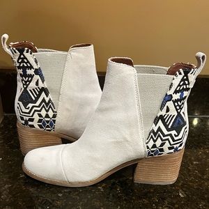 Tom’s Everly Boot in light suede